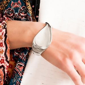 ❤️‍🔥5/$25❤️‍🔥 Retro Reflections Silver Bracelet